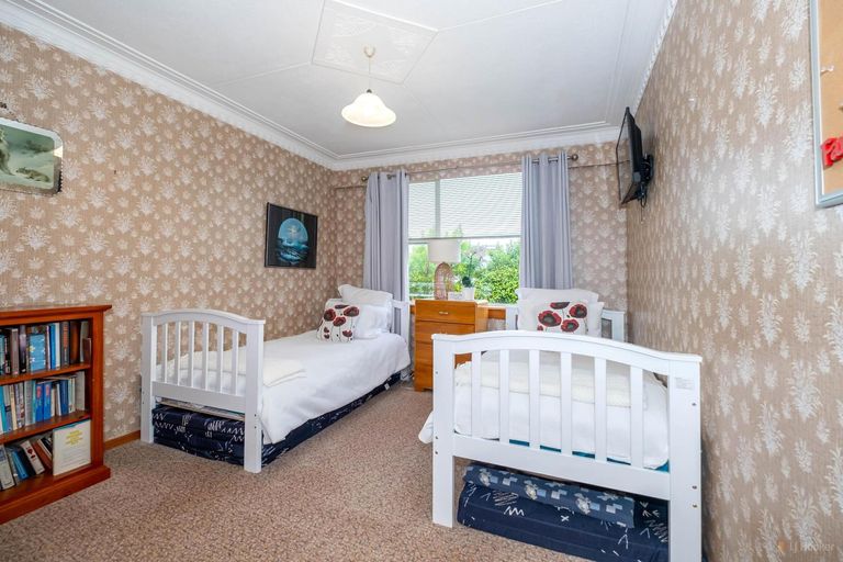 Photo of property in 1 Kennedy Crescent, Waimate, 7924