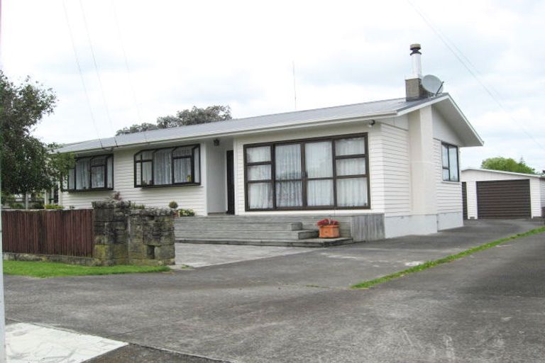 Photo of property in 12 Muir Avenue, Mangere Bridge, Auckland, 2022