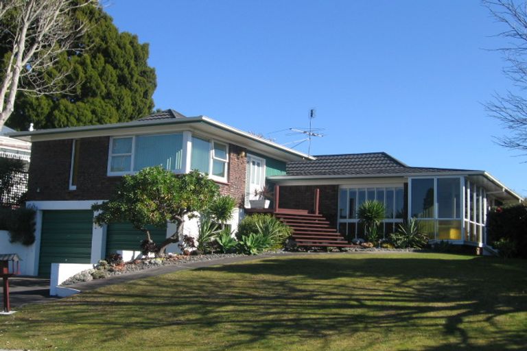 Photo of property in 8 Mccall Place, Opaheke, Papakura, 2113