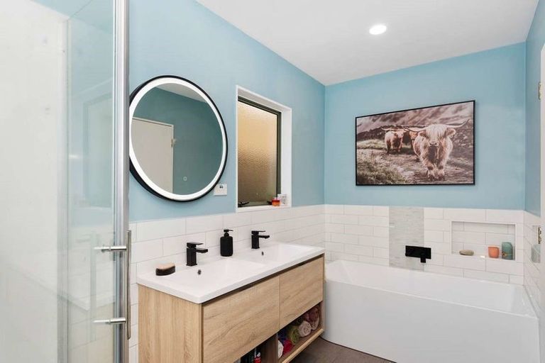 Photo of property in 236a Ngatai Road, Otumoetai, Tauranga, 3110