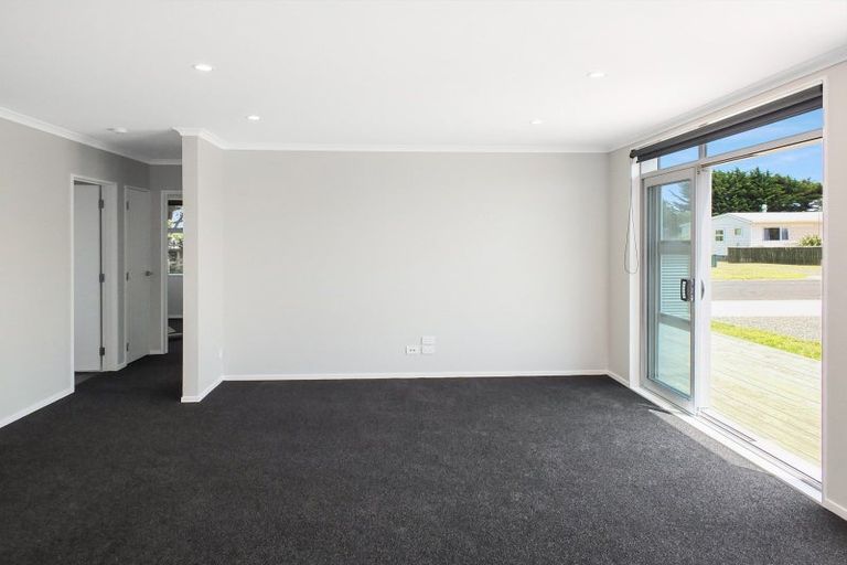 Photo of property in 29 Pratt Avenue, Foxton Beach, Foxton, 4815