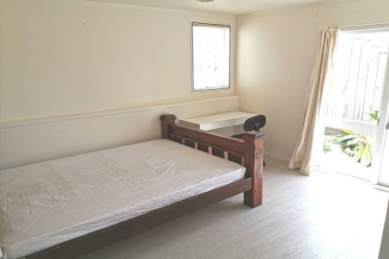 Photo of property in 685 Beach Road, Rothesay Bay, Auckland, 0630