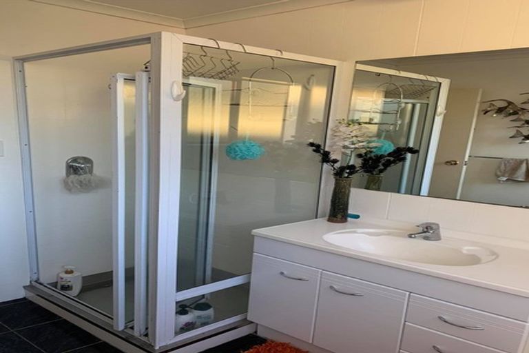 Photo of property in 9 Shamrock Street, Takaro, Palmerston North, 4412