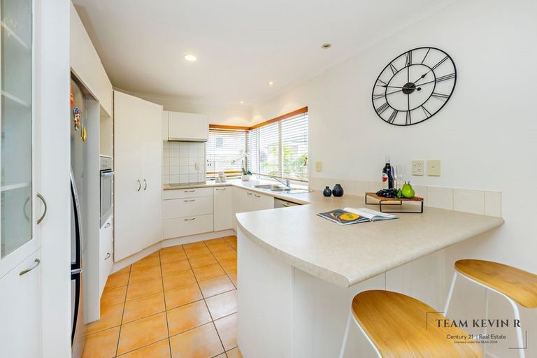 Photo of property in 47b Redoubt Road, Goodwood Heights, Auckland, 2105
