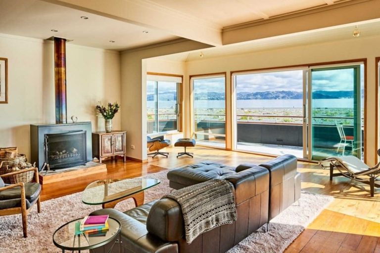 Photo of property in 42 Pukatea Street, Eastbourne, Lower Hutt, 5013