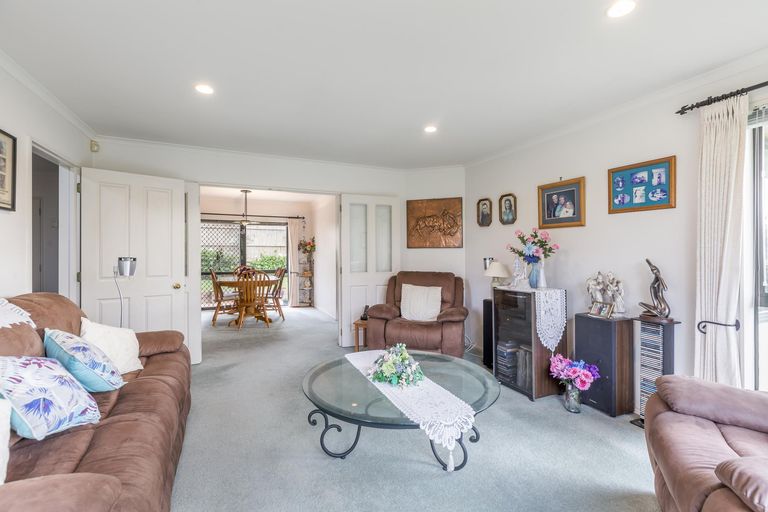 Photo of property in 69 Lothian Brae, Wattle Downs, Auckland, 2103
