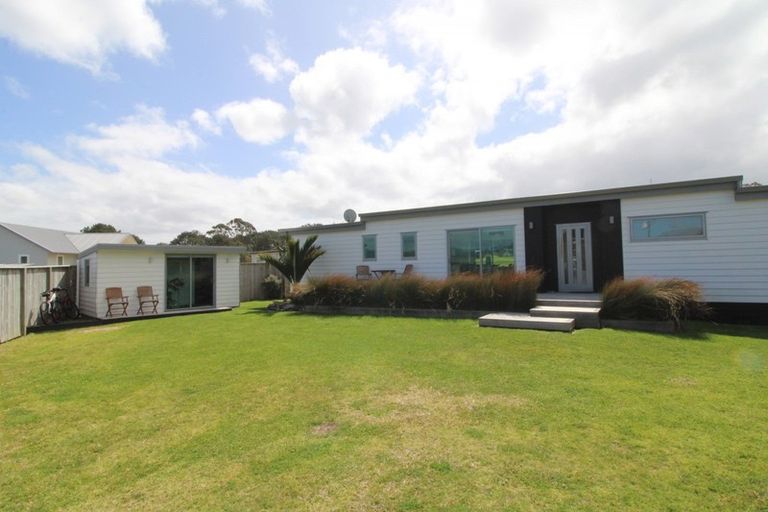 Photo of property in 136 Kelly Jade Avenue, Matarangi, Whitianga, 3592