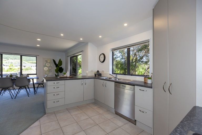 Photo of property in 6 Cascade Way, Paraparaumu, 5032