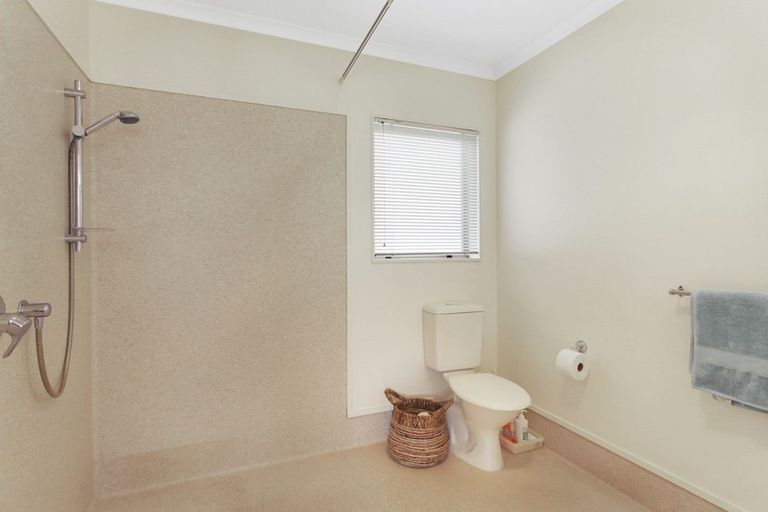 Photo of property in 3/66 Kawaha Point Road, Kawaha Point, Rotorua, 3010