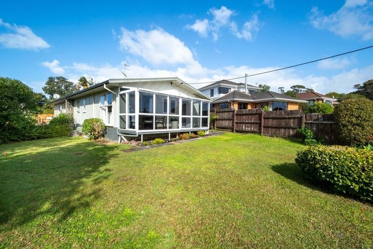 Photo of property in 1/1 Alison Avenue, Herald Island, Auckland, 0618