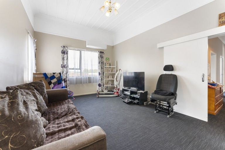 Photo of property in 15 Station Street, Woodville, 4920