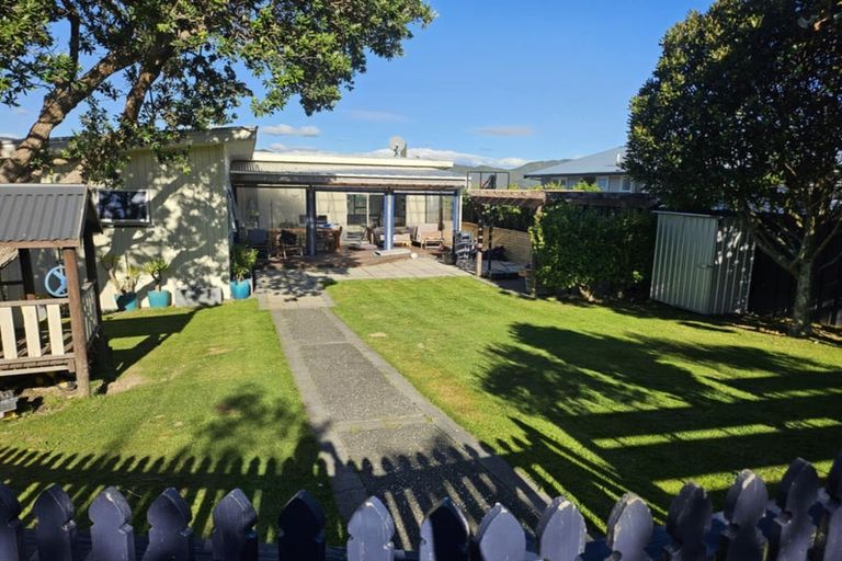 Photo of property in 5 Sunshine Crescent, Kelson, Lower Hutt, 5010