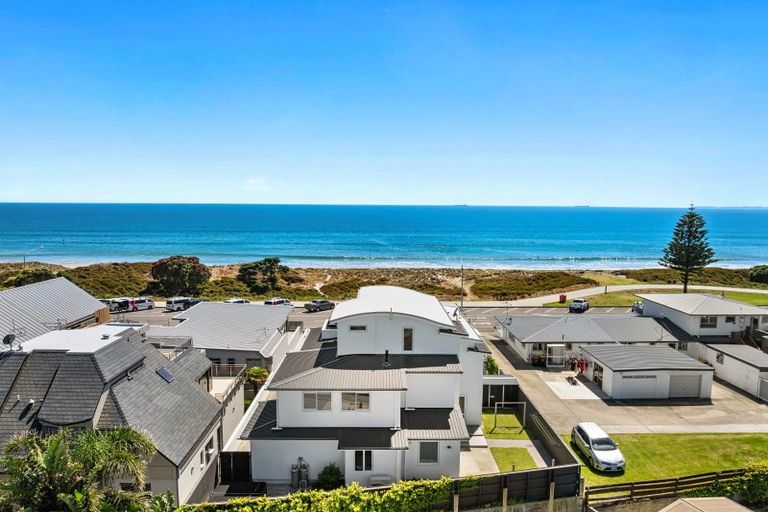 Photo of property in 203 Marine Parade, Mount Maunganui, 3116