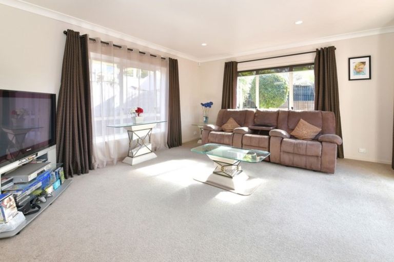 Photo of property in 12 Astor Place, Orewa, 0931