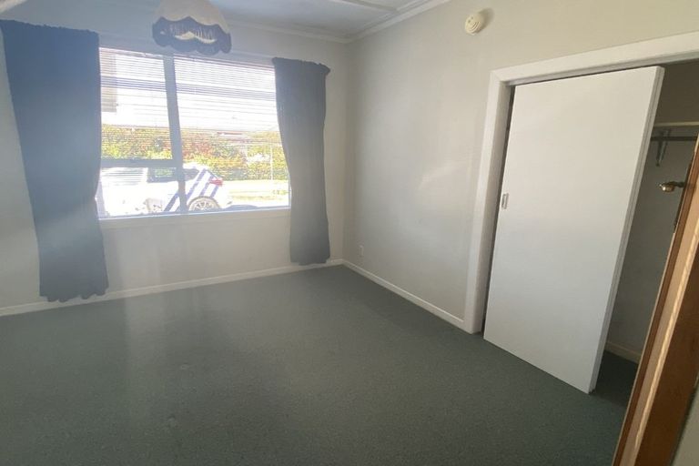Photo of property in 7 Waimea Street, Westown, New Plymouth, 4310