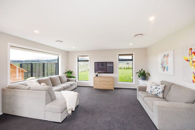 Photo of property in 180 Kingsdale Park Drive, Aokautere, Palmerston North, 4471