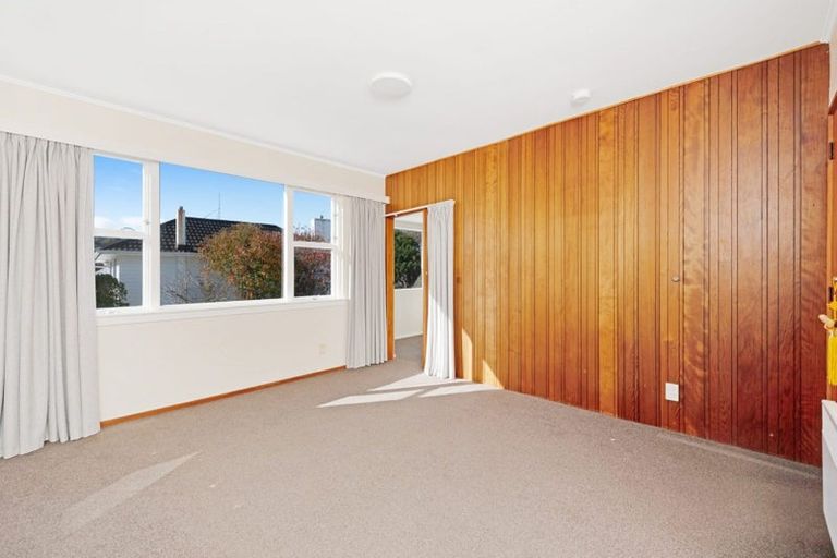 Photo of property in 2/18 Agra Crescent, Khandallah, Wellington, 6035