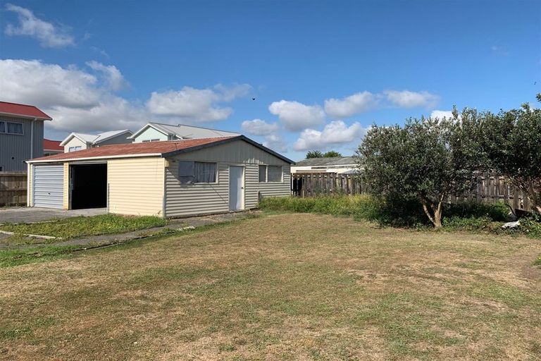 Photo of property in 54 Pukeroa Place, Papakura, 2110