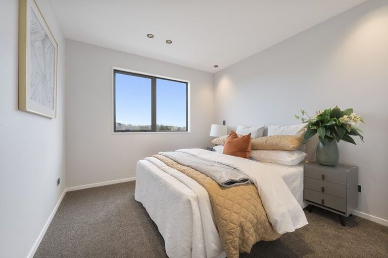 Photo of property in 19 Taipahitini Road, Rosehill, 2113