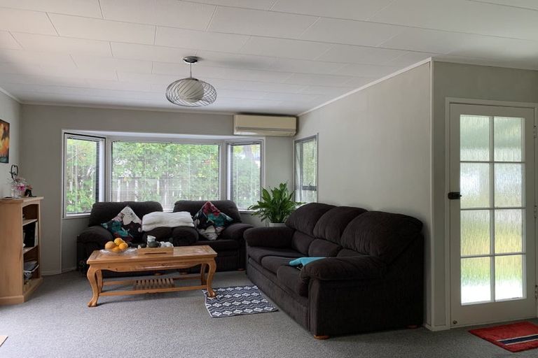 Photo of property in 10 Peterhouse Place, West Harbour, Auckland, 0618