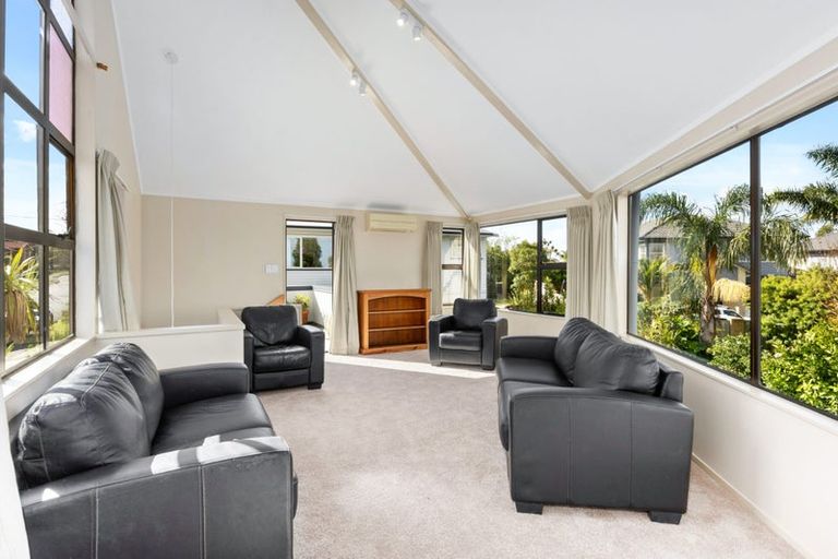 Photo of property in 2/953 Beach Road, Torbay, Auckland, 0630
