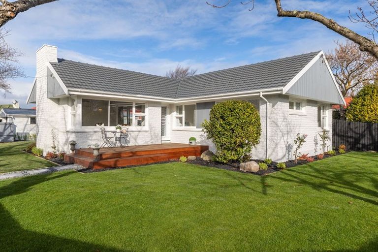 Photo of property in 31 Greendale Avenue, Avonhead, Christchurch, 8042
