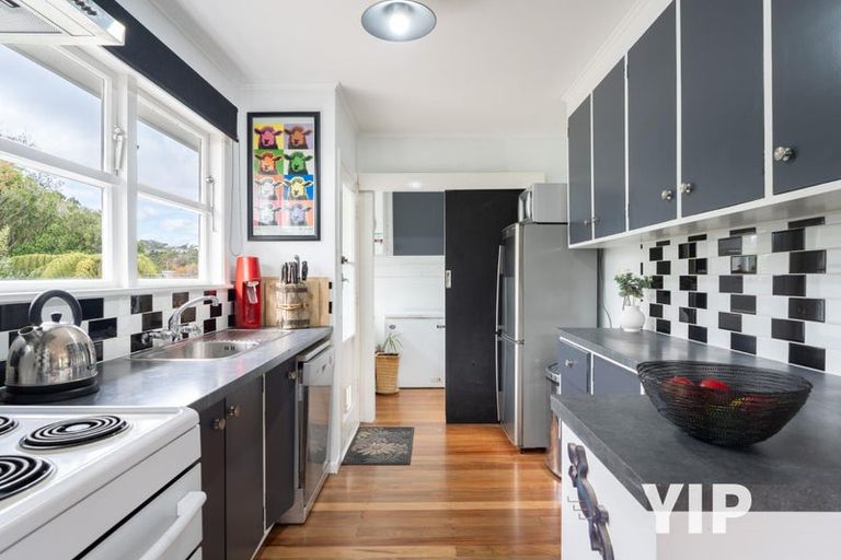 Photo of property in 36 Batchelor Street, Newlands, Wellington, 6037