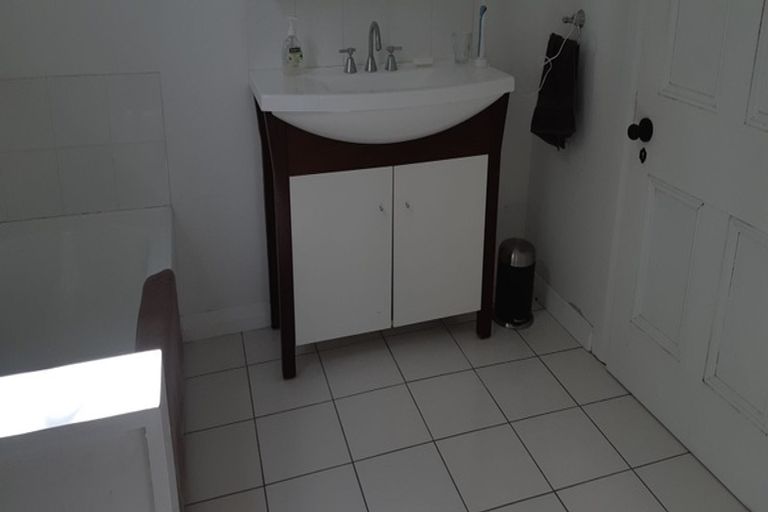 Photo of property in 62 Strasbourge Street, Martinborough, 5711