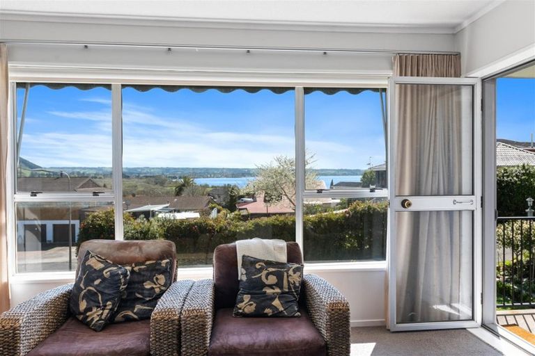 Photo of property in 3a Leo Place, Kawaha Point, Rotorua, 3010