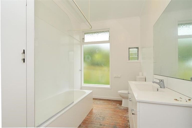 Photo of property in 50 Seddon Street, Waikanae, 5036