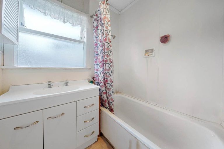 Photo of property in 1/3 Angelo Avenue, Howick, Auckland, 2014