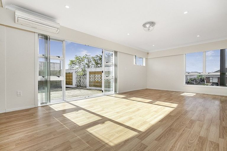 Photo of property in 4 Lincoln Road, Manurewa East, Auckland, 2102