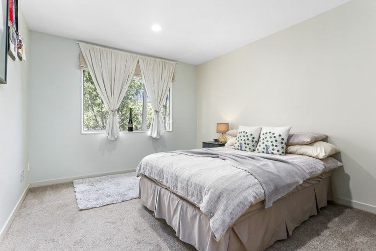 Photo of property in 70 Saddleback Rise, Murrays Bay, Auckland, 0630