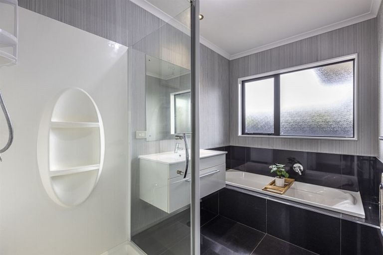 Photo of property in 5 D'urville Place, Kelvin Grove, Palmerston North, 4414