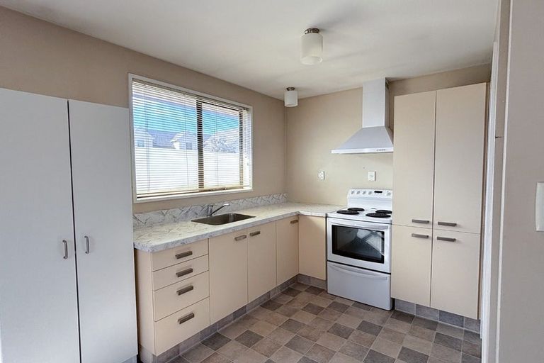 Photo of property in 2/41 Beauford Place, Parklands, Christchurch, 8083