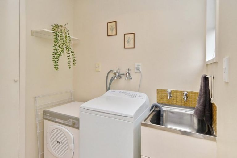 Photo of property in 17 Clivedon Place, Redwood, Christchurch, 8051