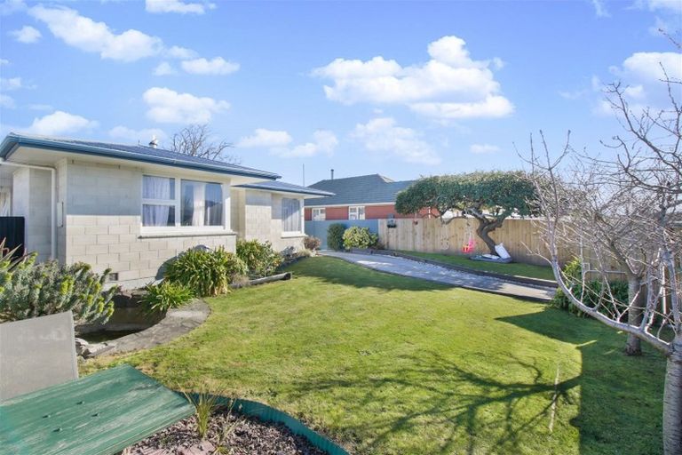 Photo of property in 84 Bickerton Street, Wainoni, Christchurch, 8061