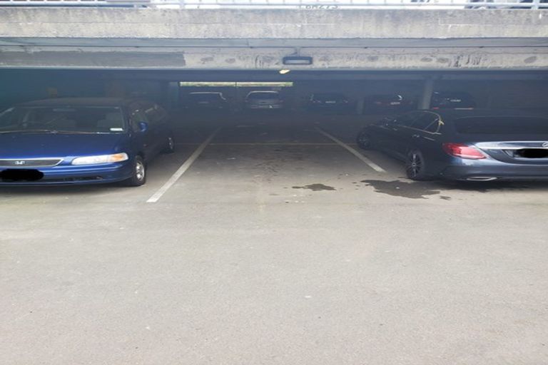 Photo of property in 5 Kent Terrace, Mount Victoria, Wellington, 6011