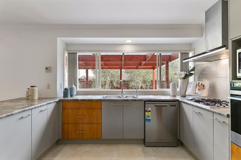 Photo of property in 9 Point View Link, East Tamaki Heights, Auckland, 2016