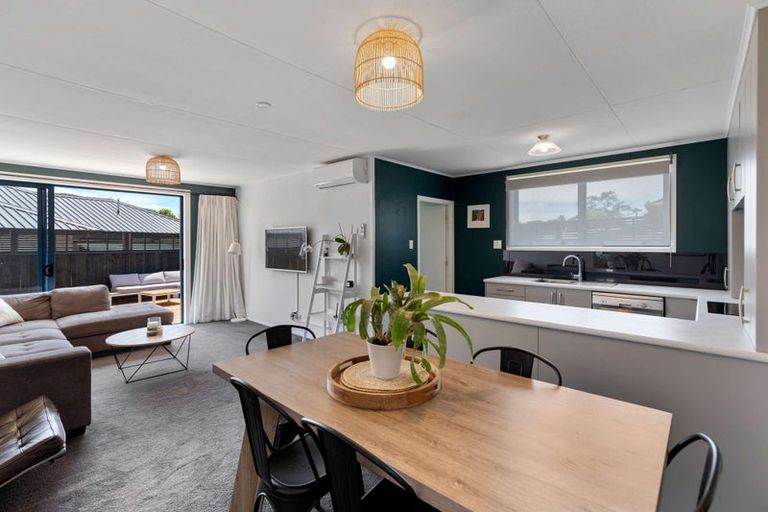 Photo of property in 25 Woodleigh Street, Frankleigh Park, New Plymouth, 4310