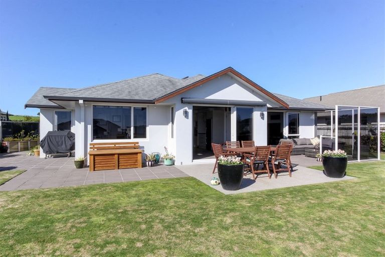 Photo of property in 8 Sampson Avenue, Waiwhakaiho, New Plymouth, 4312