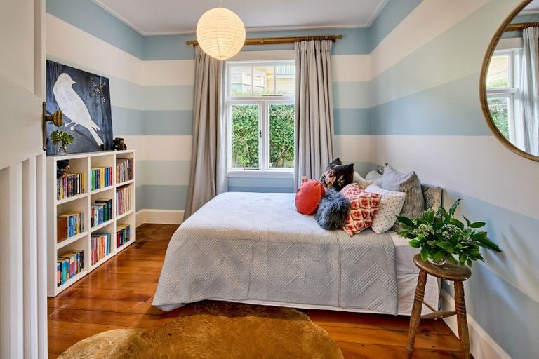 Photo of property in 18 Harbour View Road, Northland, Wellington, 6012