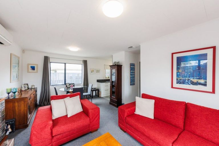 Photo of property in 2/91 Benmore Avenue, Cloverlea, Palmerston North, 4412