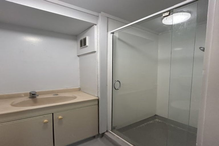 Photo of property in 70 Fairlie Terrace, Kelburn, Wellington, 6021