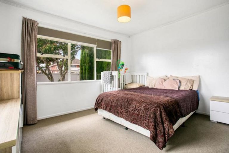 Photo of property in 12 Tamariki Avenue, Kelston, Auckland, 0602