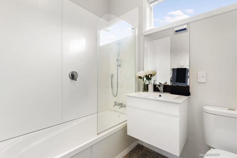 Photo of property in 2 Resolution Street, Lyall Bay, Wellington, 6022