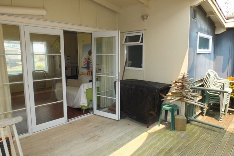 Photo of property in 20 Marine Parade South, Foxton Beach, Foxton, 4815