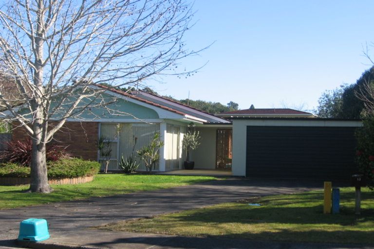Photo of property in 12 Mccall Place, Opaheke, Papakura, 2113