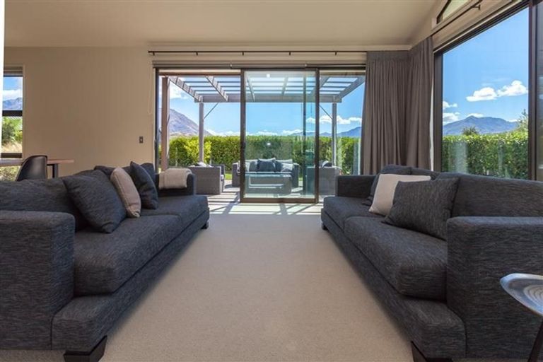 Photo of property in 10 Jackby Court, Jacks Point, Queenstown, 9371
