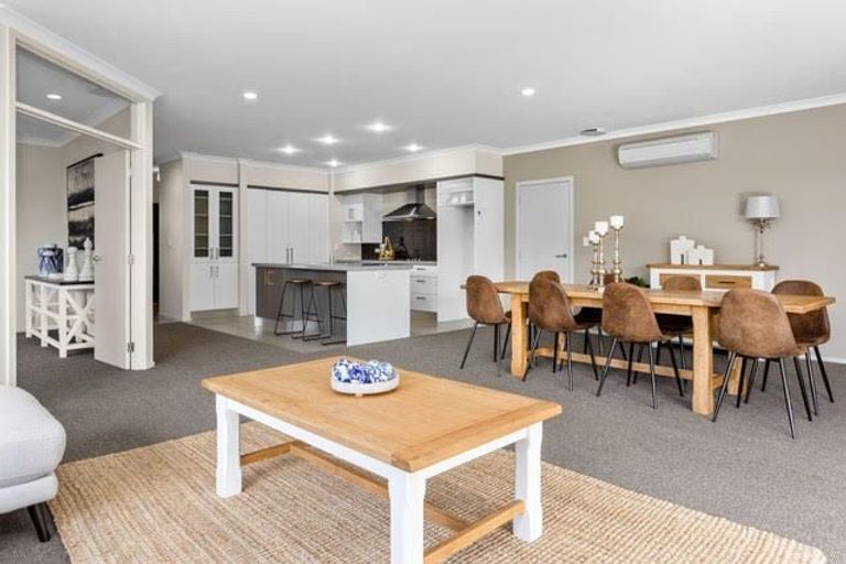 Photo of property in 19 Haast Place, Poraiti, Napier, 4112